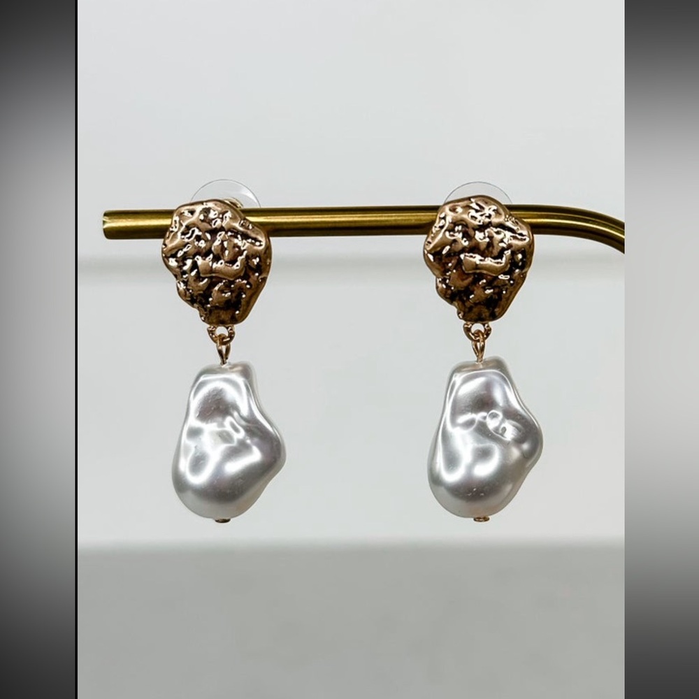 Gold Pearl Earrings